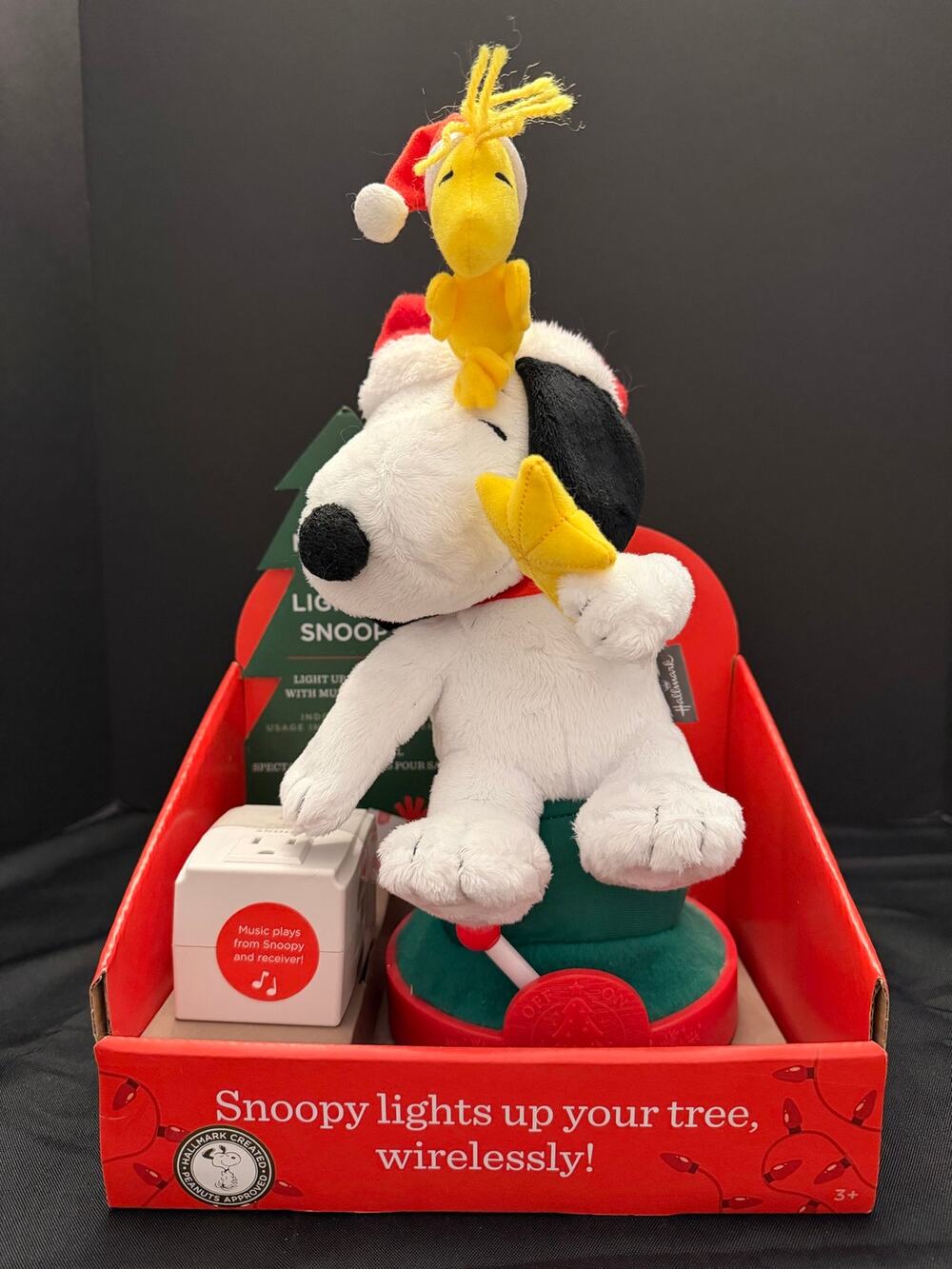 Hallmark Peanuts Snoopy Wireless Musical Christmas Tree-Lighting Plush NWT